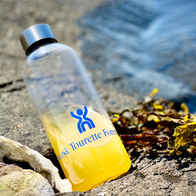 Bilde av blank drikkeflaske med NTF logo 